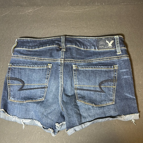 American Eagle Outfitters Women's Blue Denim Shorts size 4 (BLack Button) - Picture 2 of 12